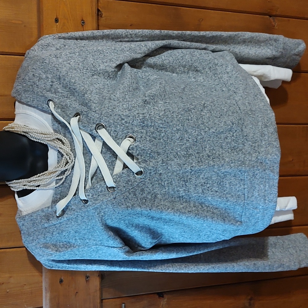 Poof NY gray lightweight sweater L